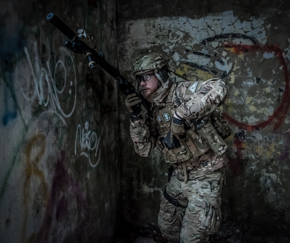 Triple Stacker M4/M16/AR-15 Mag Pouch - COYOTE  [8FIELDS]