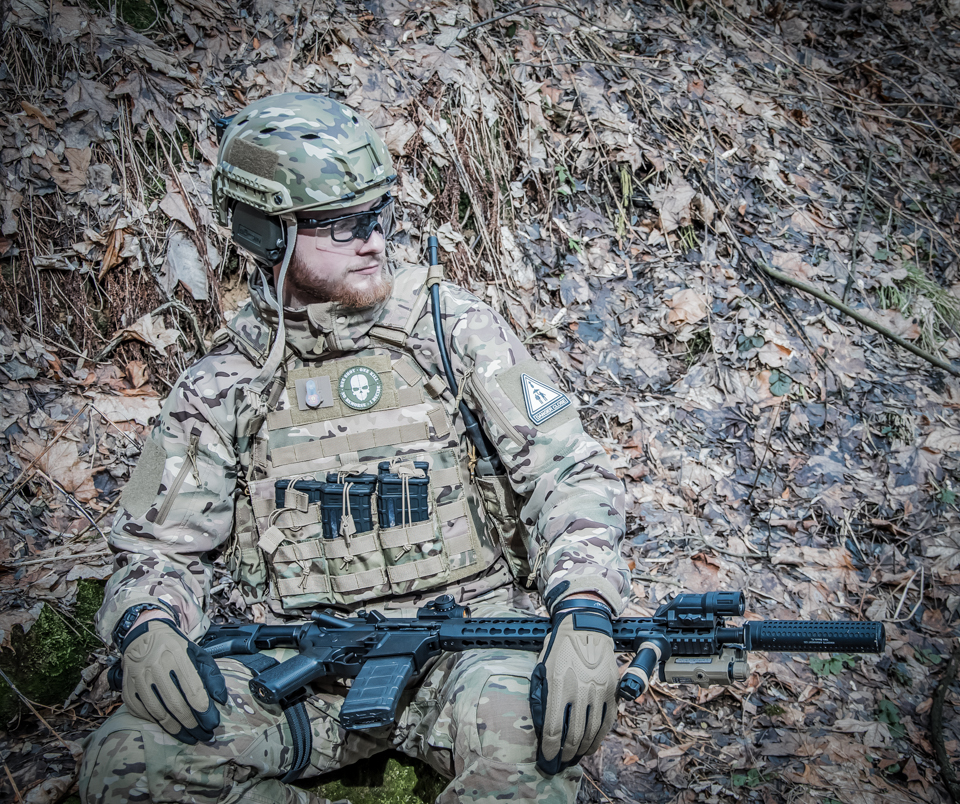 Triple Stacker M4/M16/AR-15 Mag Pouch - COYOTE  [8FIELDS]