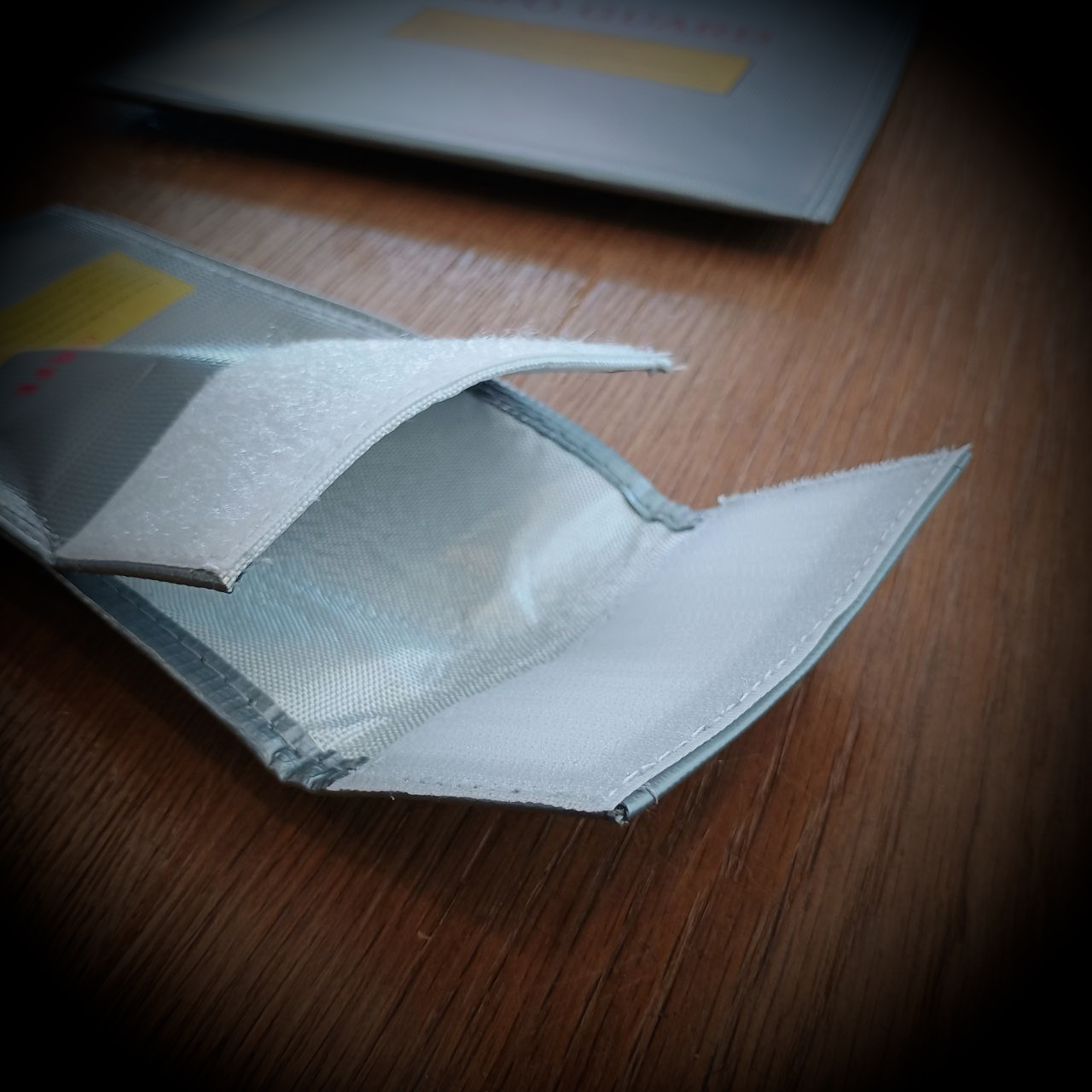 LIPO-SAFE-BAG "LIPO GUARD", klein,11,5x18 cm LIPO-SAFE-BAG "LIPO GUARD", klein,11,5x18 cm